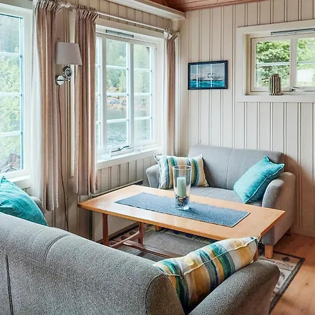 Feriehus Cozy In With House Sea View